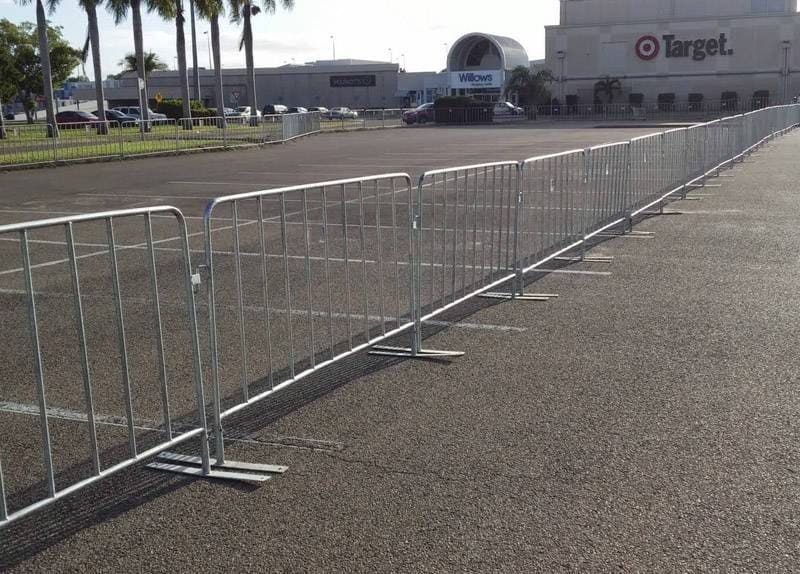 Steel crowd control barrier for outdoor events