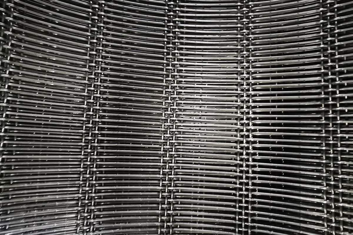 Long Slot Triple Shute Wire Mesh.png