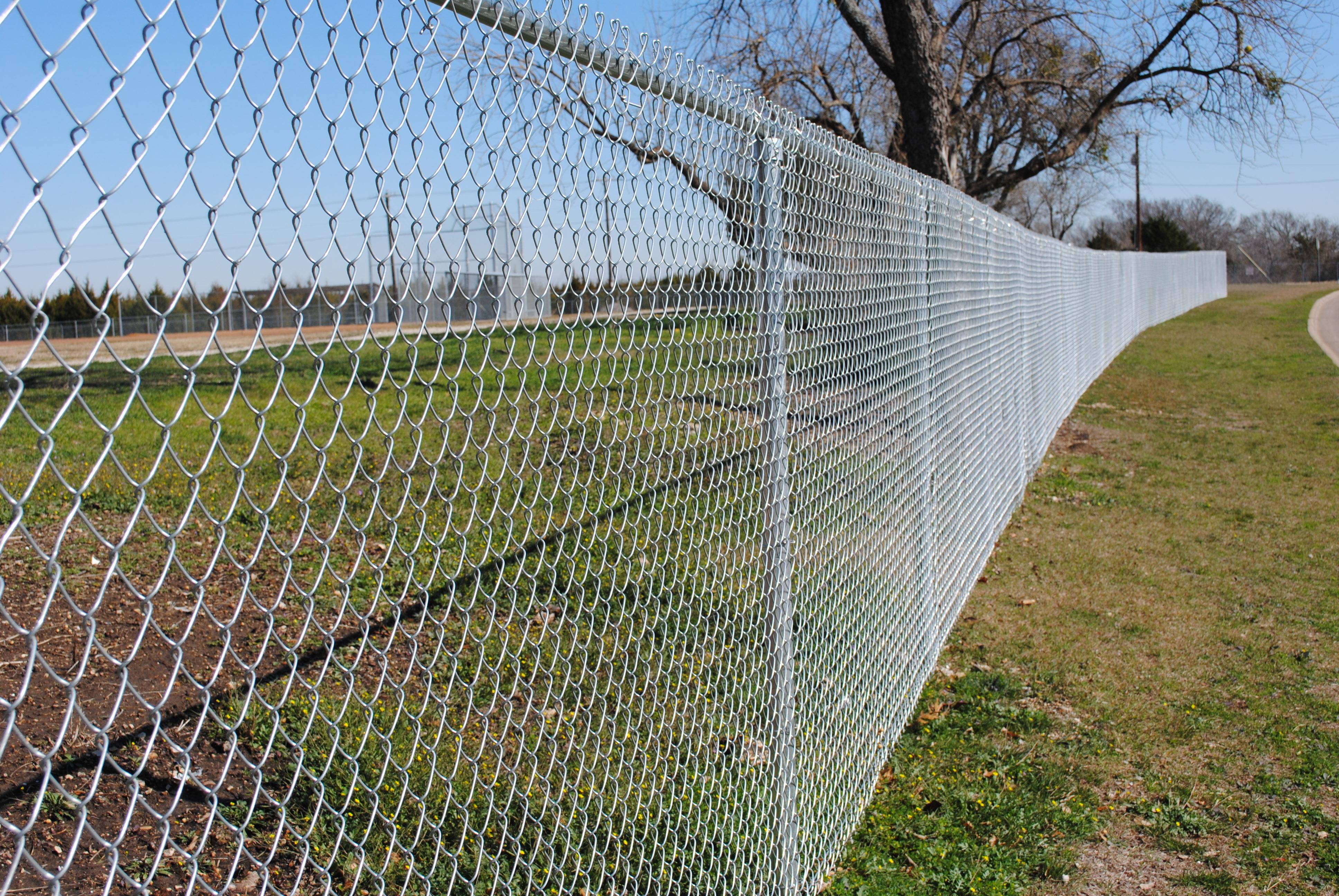 chain link fence.jpg chain link fence.jpg